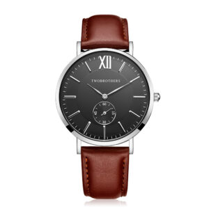 Relógio Classic clinton em aço inoxidável, para Homem, com mostrador preto repleto de detalhes, mostrador dos segundos, com bracelete em pele ajustável ao pulso.