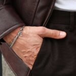 Pulseira masculina com pendente ancora em aço inoxidável.